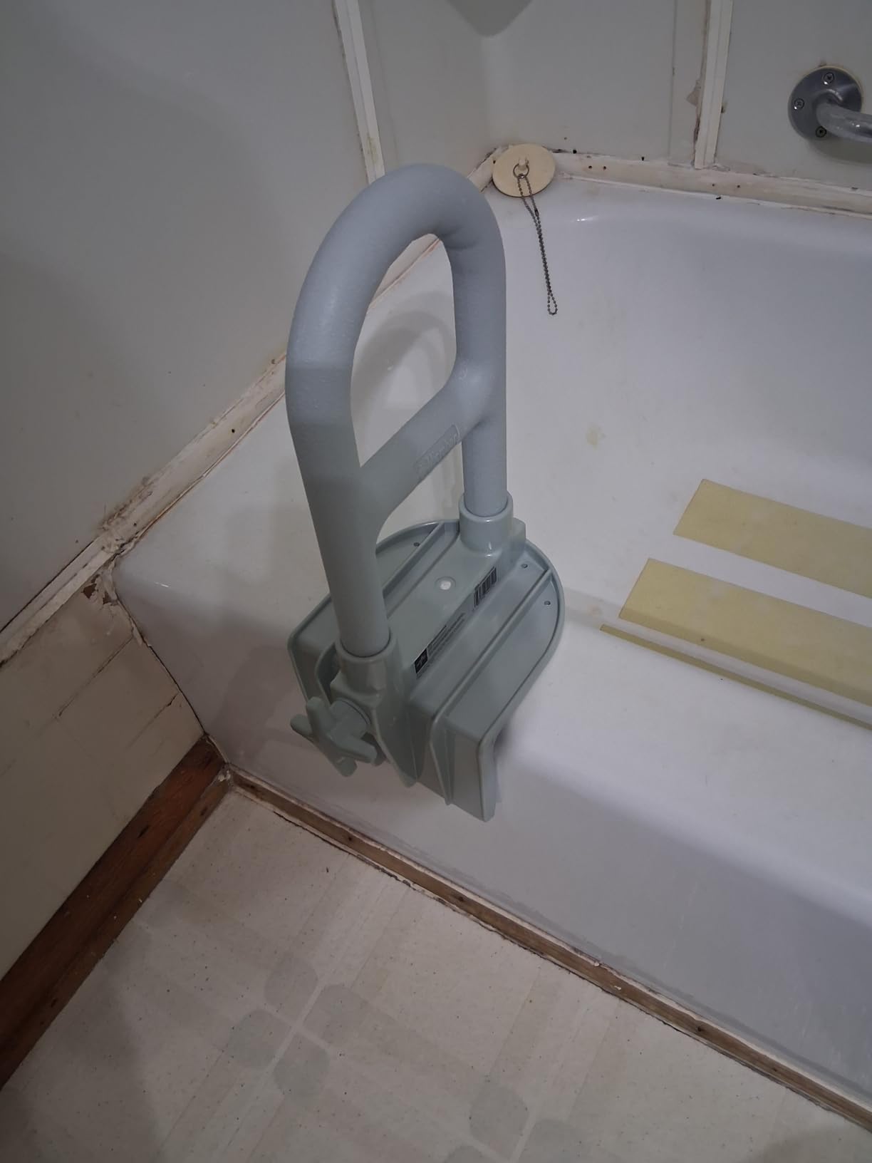 Medline Clamp-On Bathtub Grab Bar, Fits Tub Walls 2.75–6.25 in Wide customer photo 2