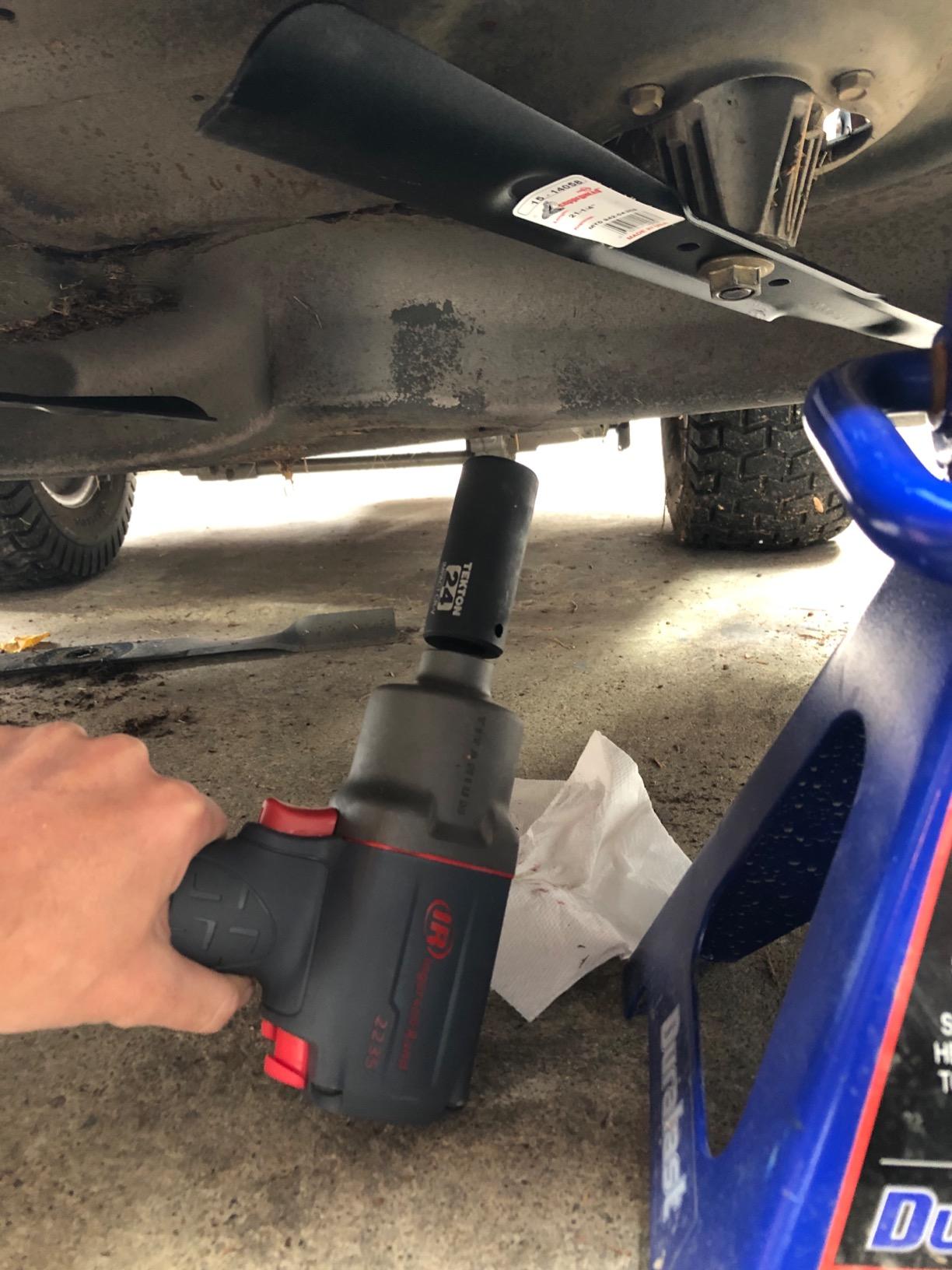 Ingersoll Rand 2235TiMAX 1/2-Inch-Drive Air Impact Wrench with Up to 1,350 Foot-Pounds Torque Output customer photo 2