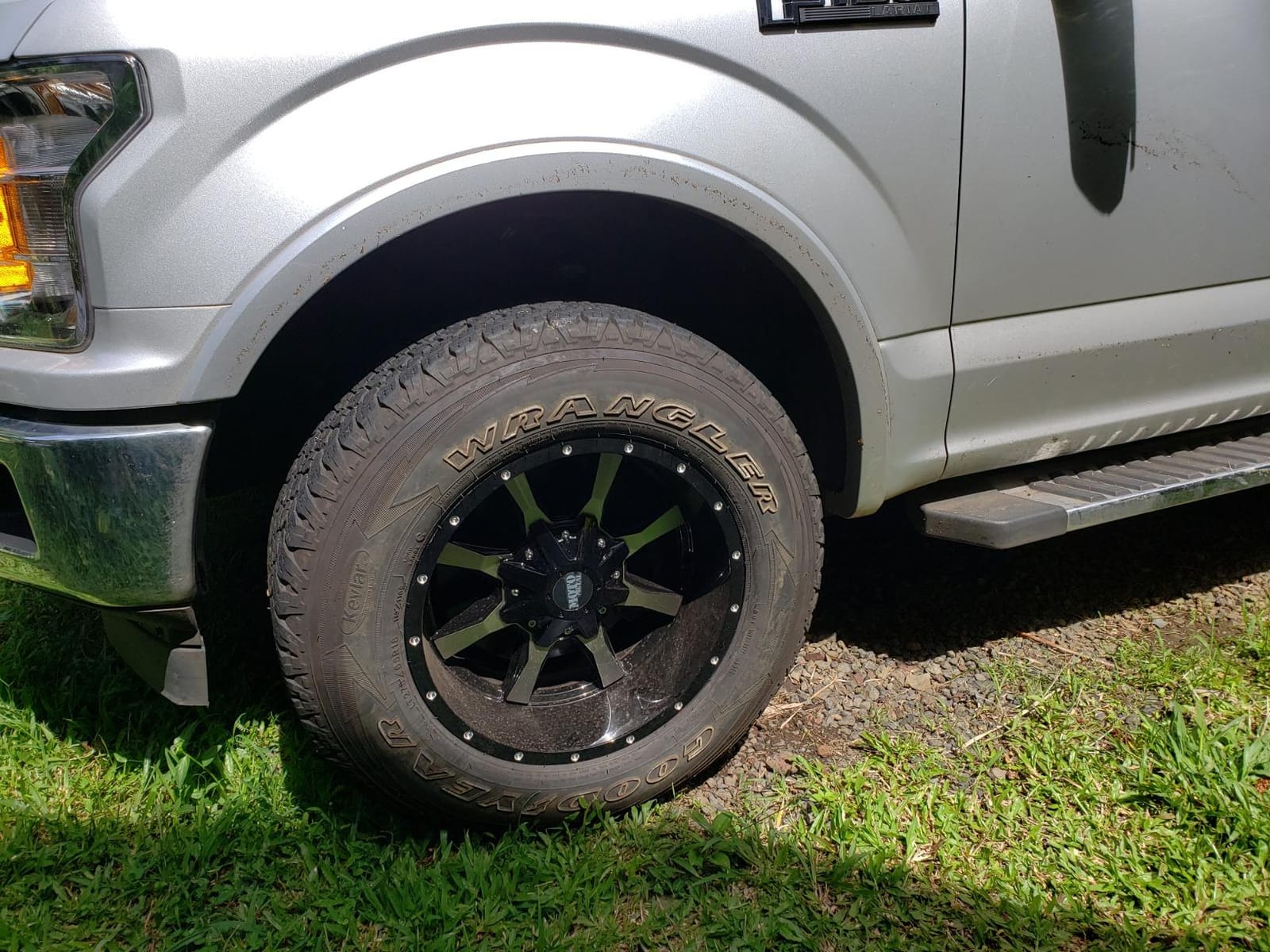 Moto Metal 20X10 6X135/5.5 4.56-24mm GLOSS BLACK W/MACHINED FACE - MO97021067324N customer photo 2