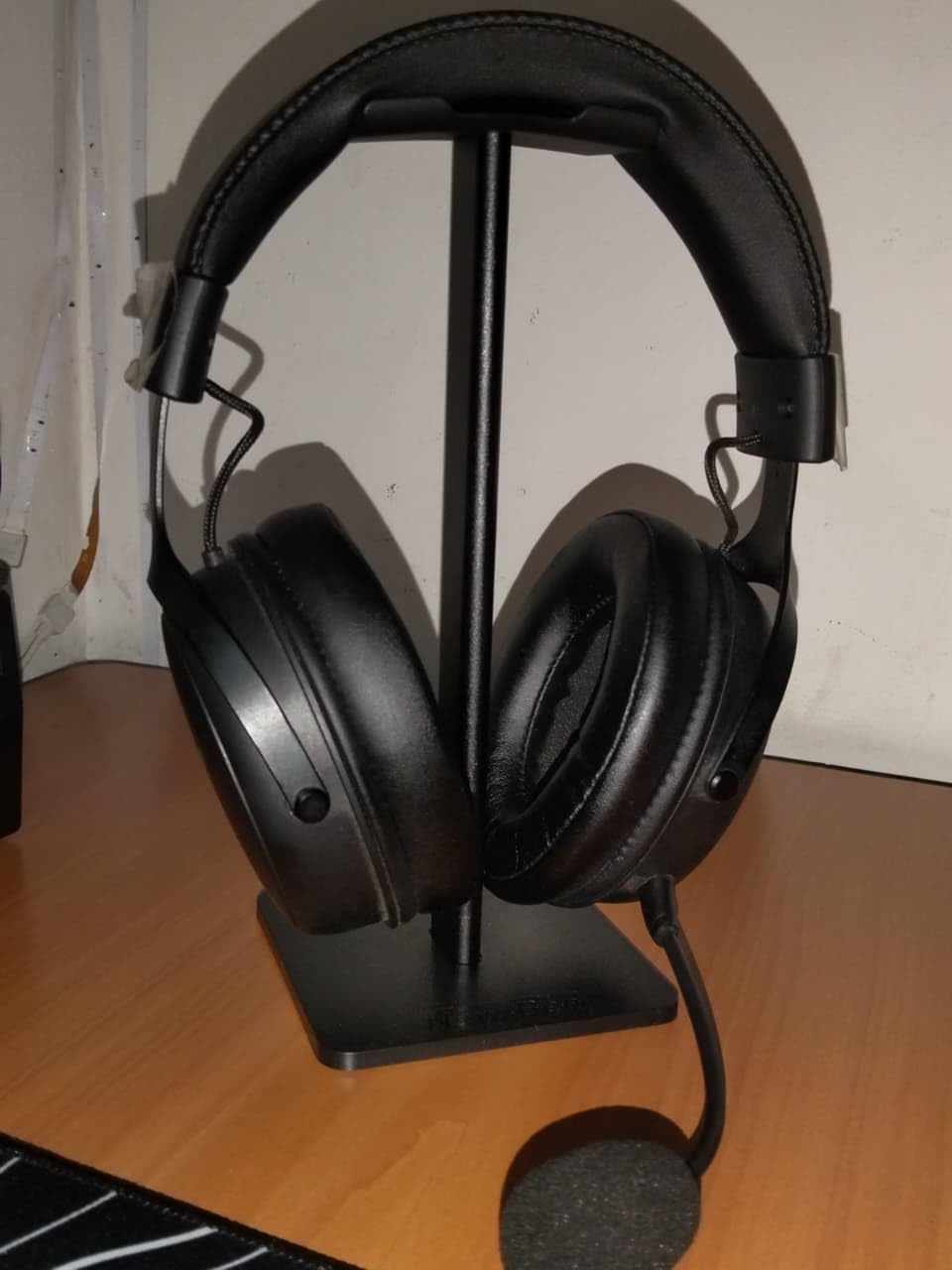 New Bee Headphone Stand Headset Holder Earphone Stand customer photo 1