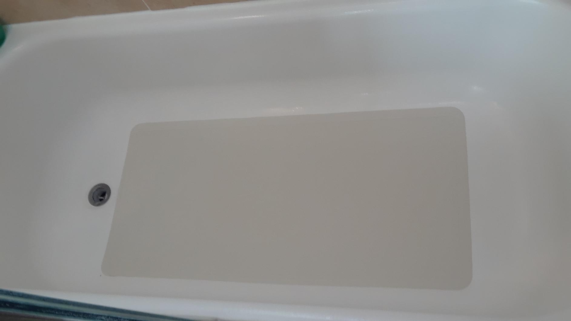 Rubbermaid Commercial Products Safti-Grip Bath Mat, Large, White, Suction-Backed, for Commercial/Residential Use for Home/Hotel/Shower/Bathtub customer photo 1