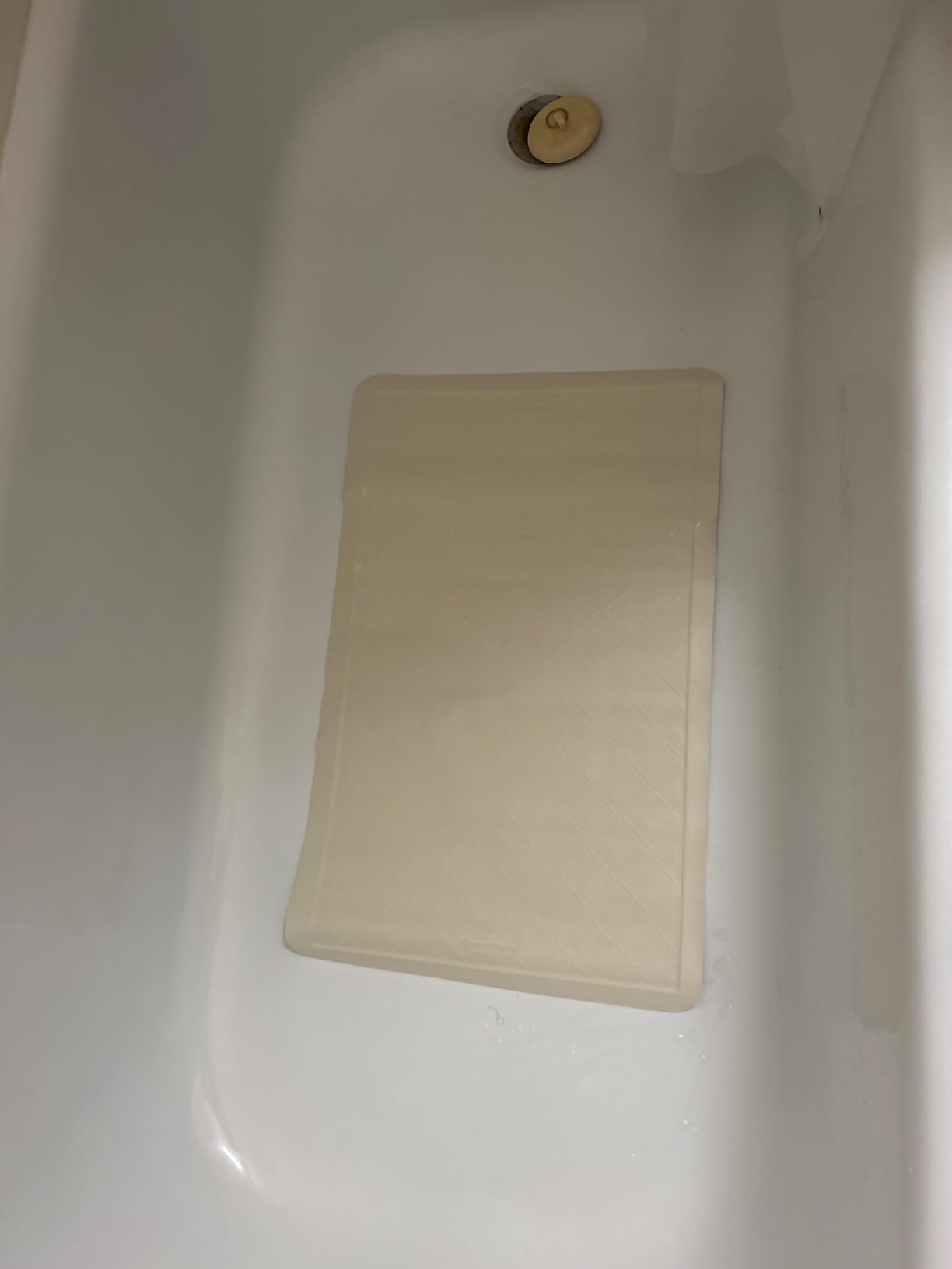 Rubbermaid Commercial Products Safti-Grip Bath Mat, Large, White, Suction-Backed, for Commercial/Residential Use for Home/Hotel/Shower/Bathtub customer photo 2