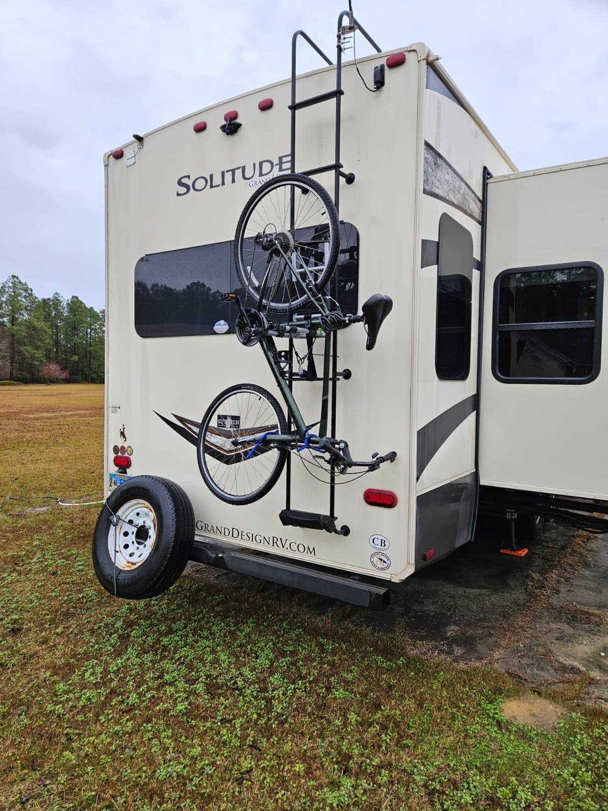 Camco RV Camper Ladder Mount Folding Bike Rack, Heavy-Duty Steel, 51492 customer photo 1