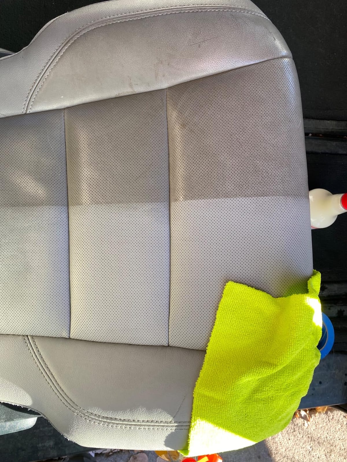 Griot's Garage Odor Neutralizing Leather Cleaner for Car Seats, Dashboard, Door Panels, Eliminates Unwanted Smells, 10971, 22oz customer photo 2