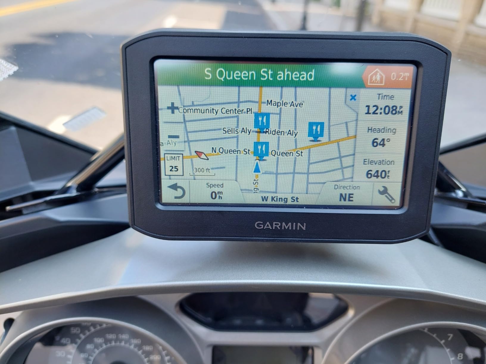 Garmin zumo 396 LMT-S, Motorcycle GPS with 4.3-inch Display, Rugged Design for Harsh Weather, Live Traffic and Weather customer photo 1
