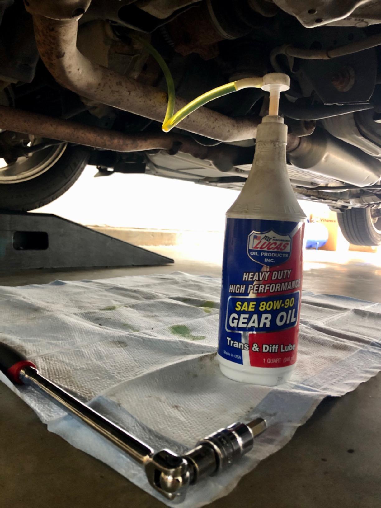 Slippery Pete 5cc Hand Pump Transfers Gear Oil, Transmission and Differential Fluids From Quart Bottles (Not for Red Line Quarts) (1) customer photo 2