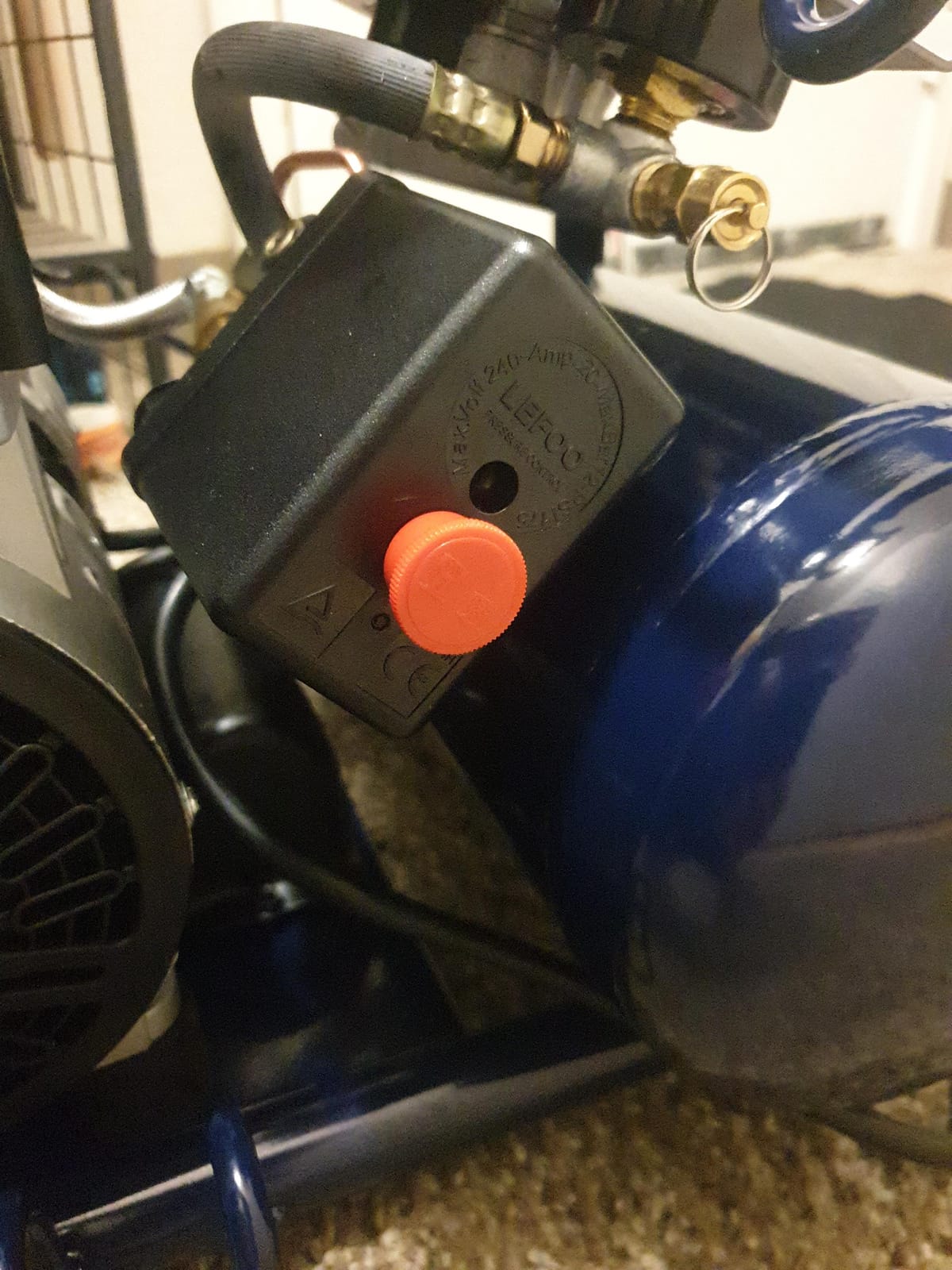 Stealth Air Compressor 2 Gallon, 3/4 HP Oil-Free Compressor, Less than 60dB Ultra Quiet Electric Air Compressor,Max 125 PSI Pressure for Tire Inflation,Nailing,Home DIY Project(SAQ-1234) customer photo 1