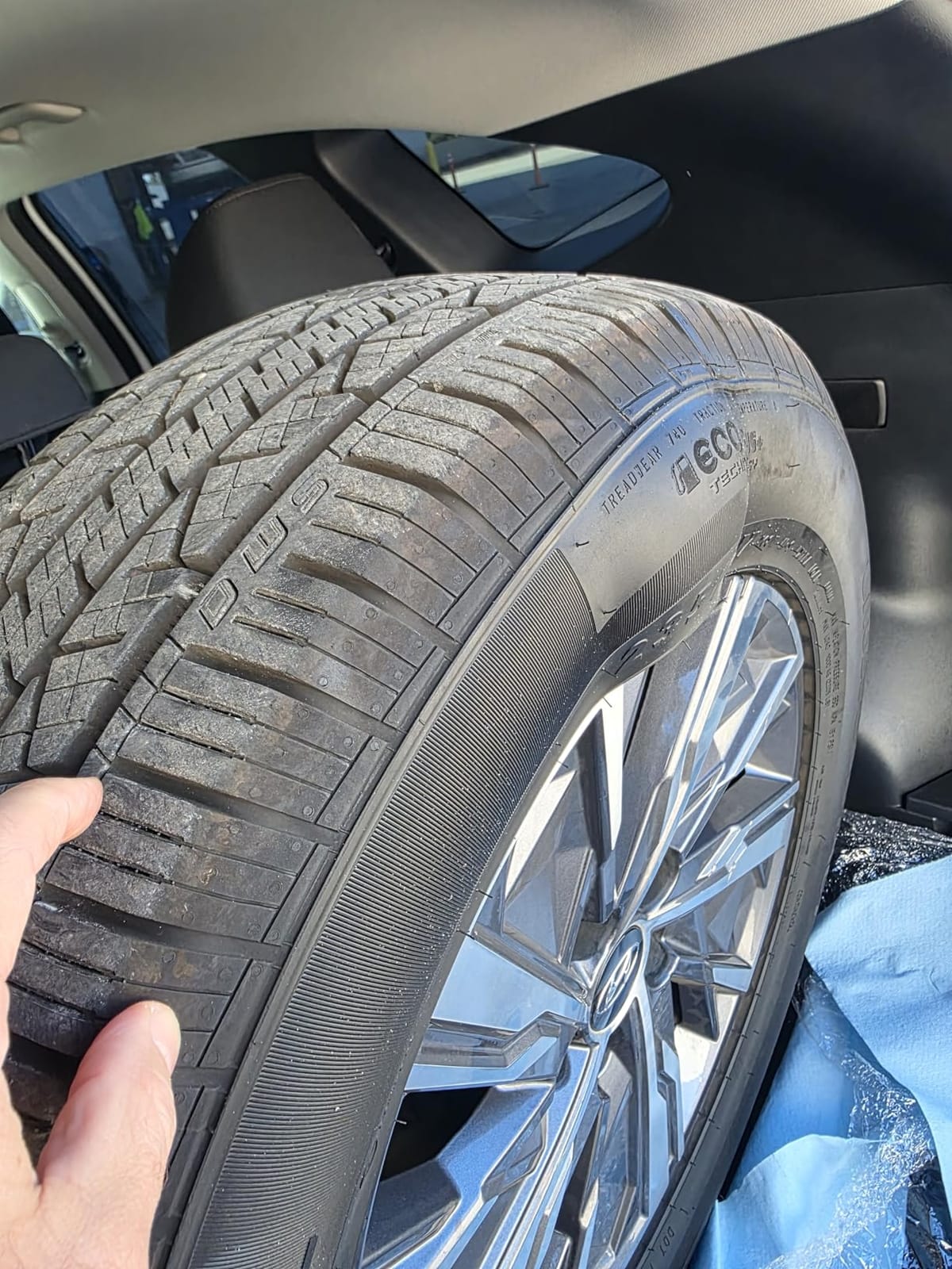 Continental CrossContact LX25 All Season 235/55R18 100T SUV/Crossover Tire customer photo 2