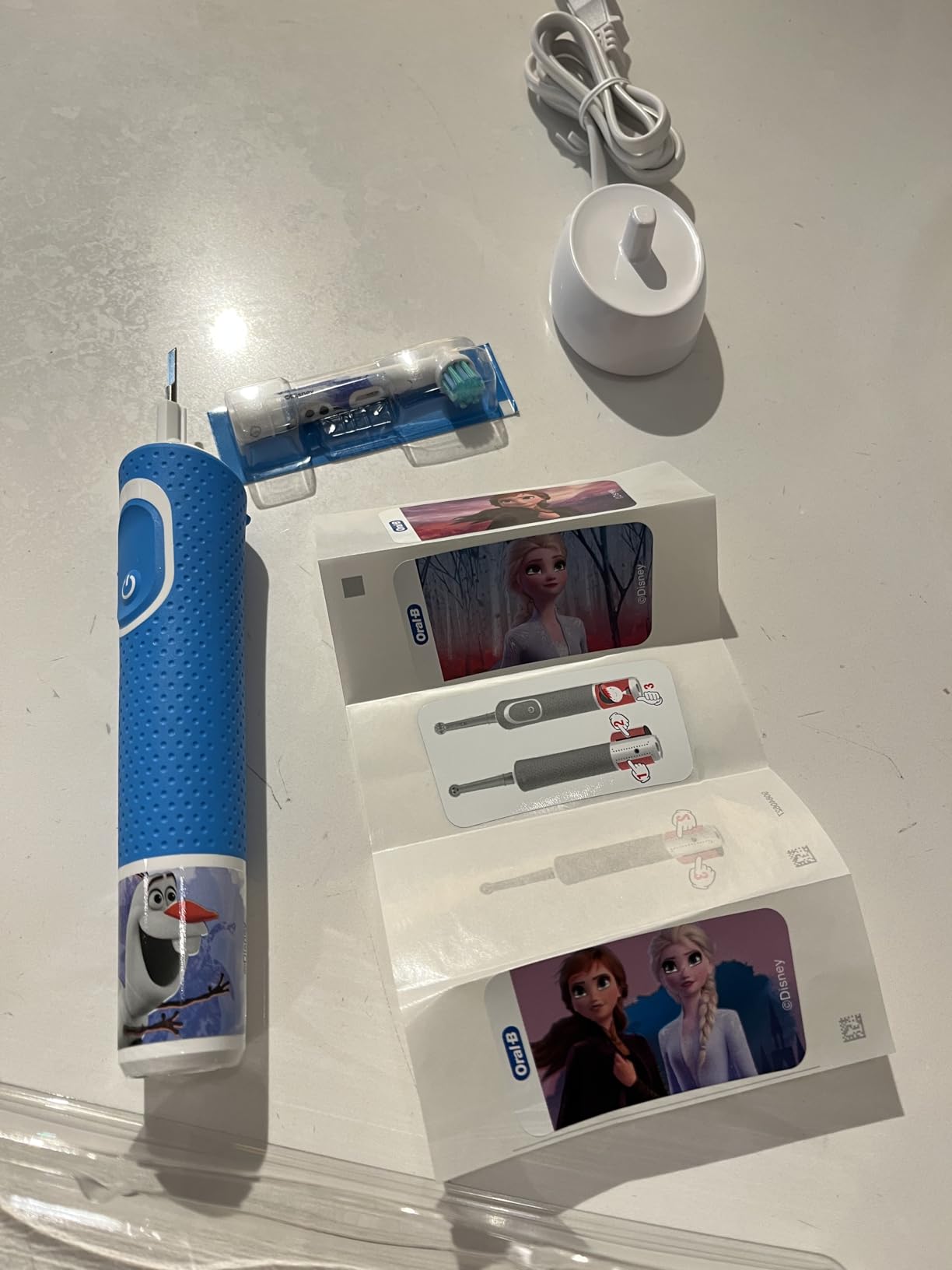 Oral-B Kids Electric Toothbrush Featuring Disney's Frozen for Kids 3+ customer photo 2