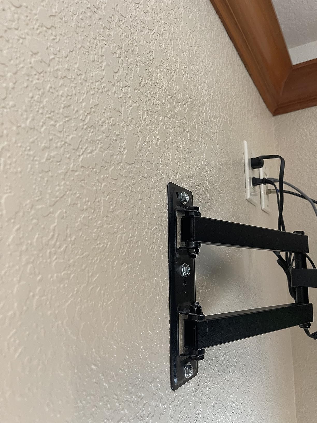VIVO Corner TV Wall Mount for 37-70 in Screens, Max VESA 600x400mm customer photo 2