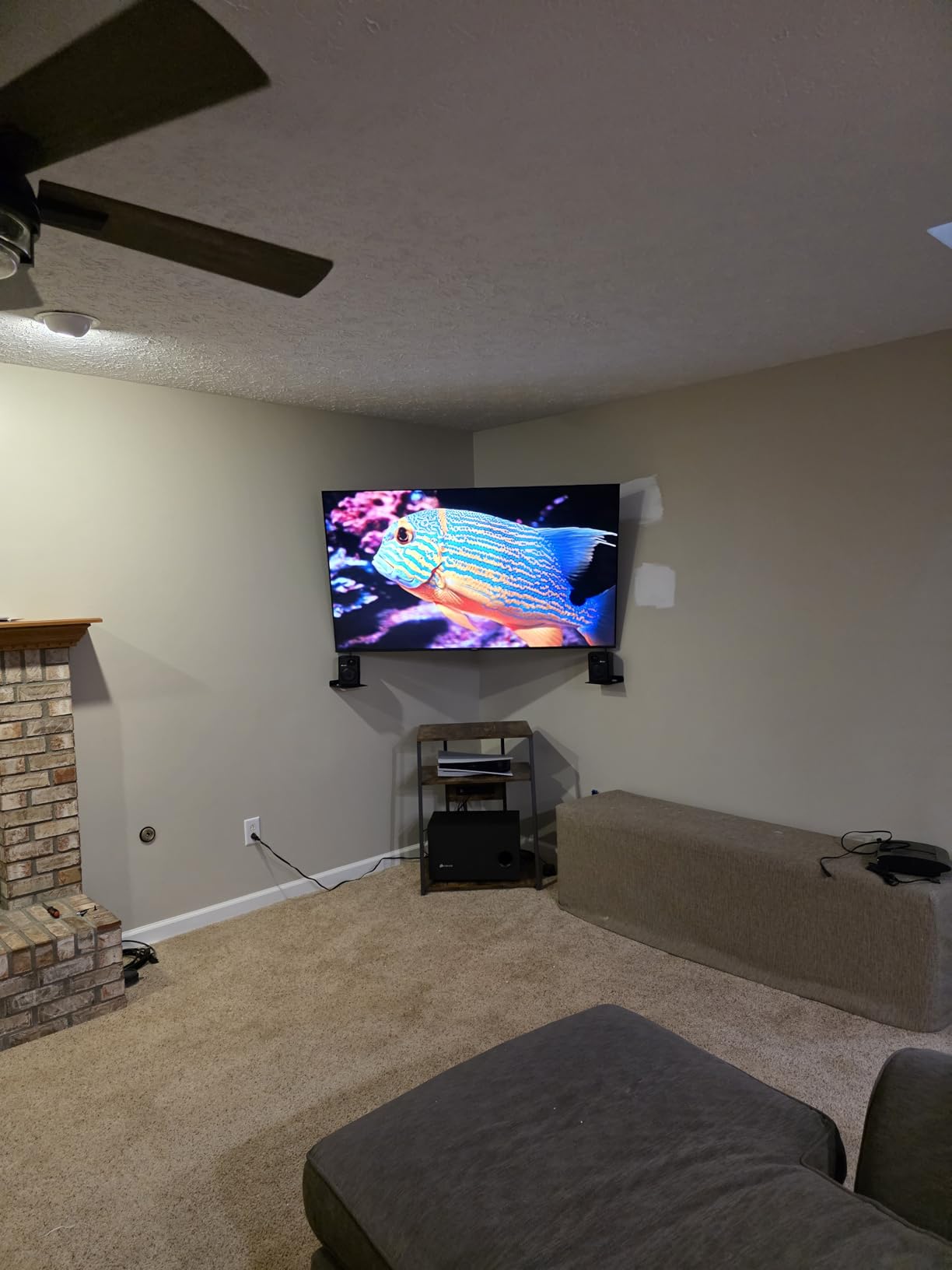 PERLESMITH Corner TV Wall Mount for 37–70 inch TVs up to 99 lbs customer photo 2