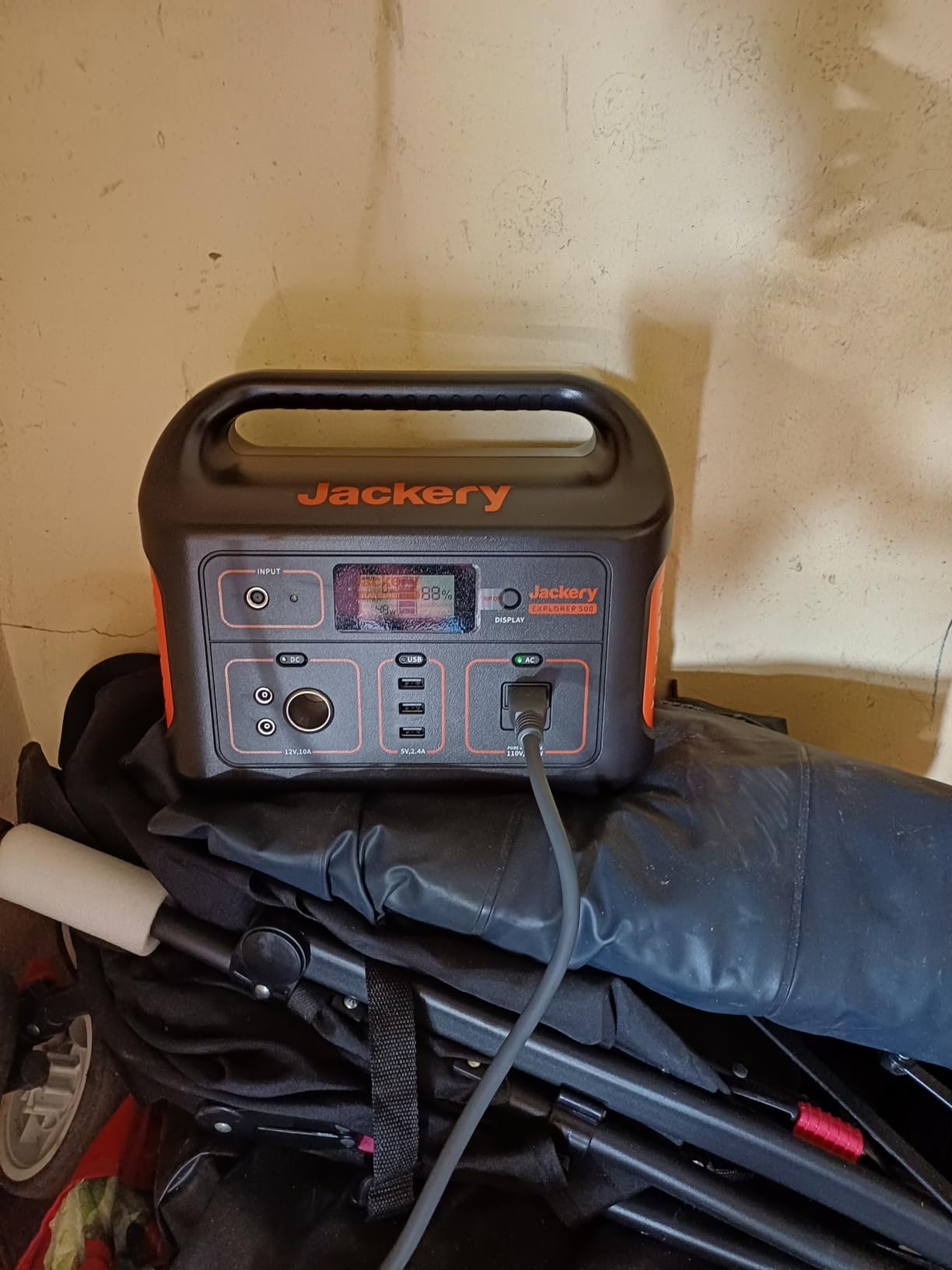 Jackery Explorer 500 v2 and 100W Solar Panel,512Wh,500W AC customer photo 2