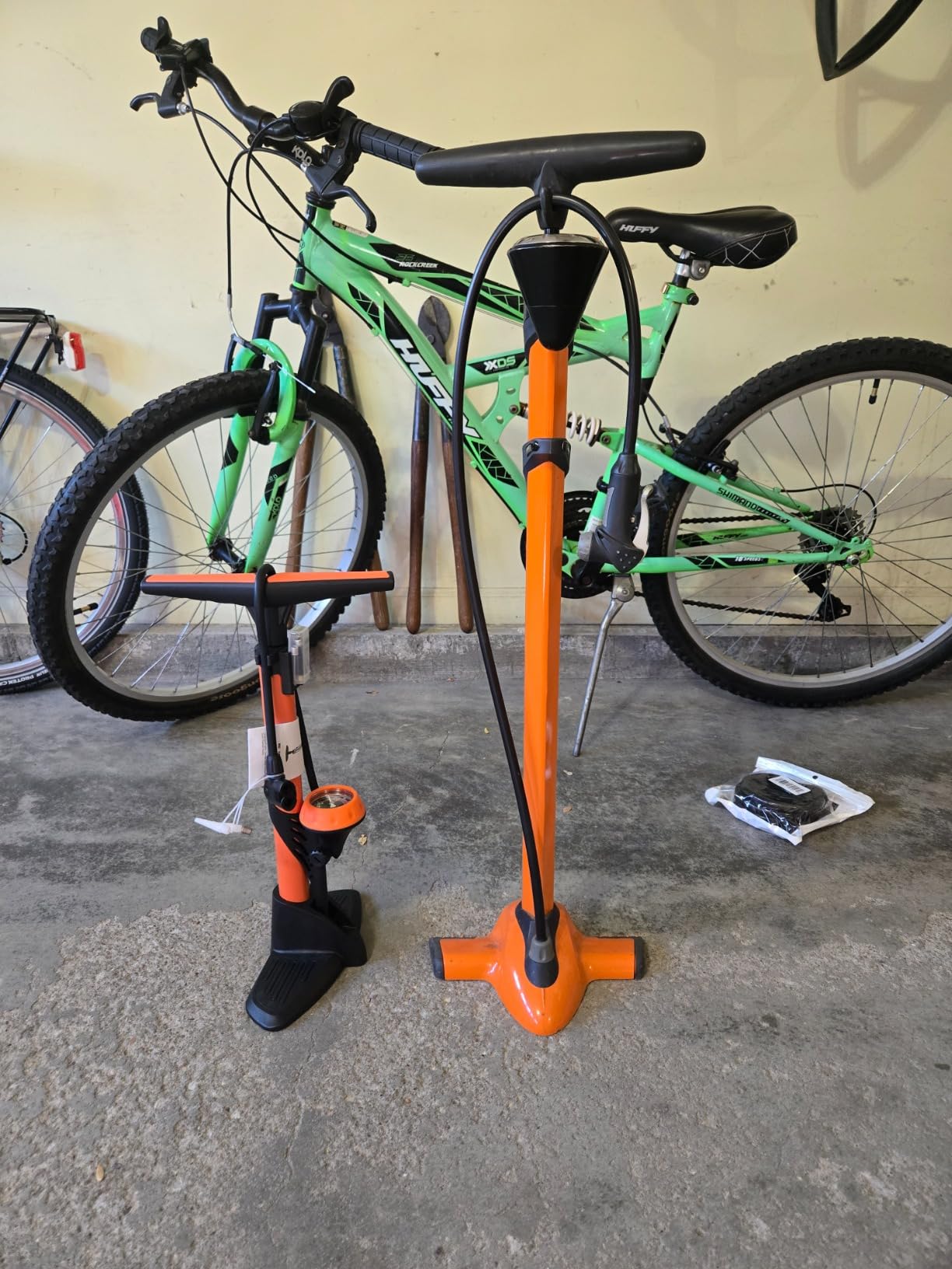 GOBKO Bike Pump with Gauge,Bicycle Floor Pump for Presta and Schrader Valves Bike Tire Pumps Inflator High Pressure 160PSI & 11BAR Portable Air Pump for Road Bike Car MTB Sports Balls customer photo 2