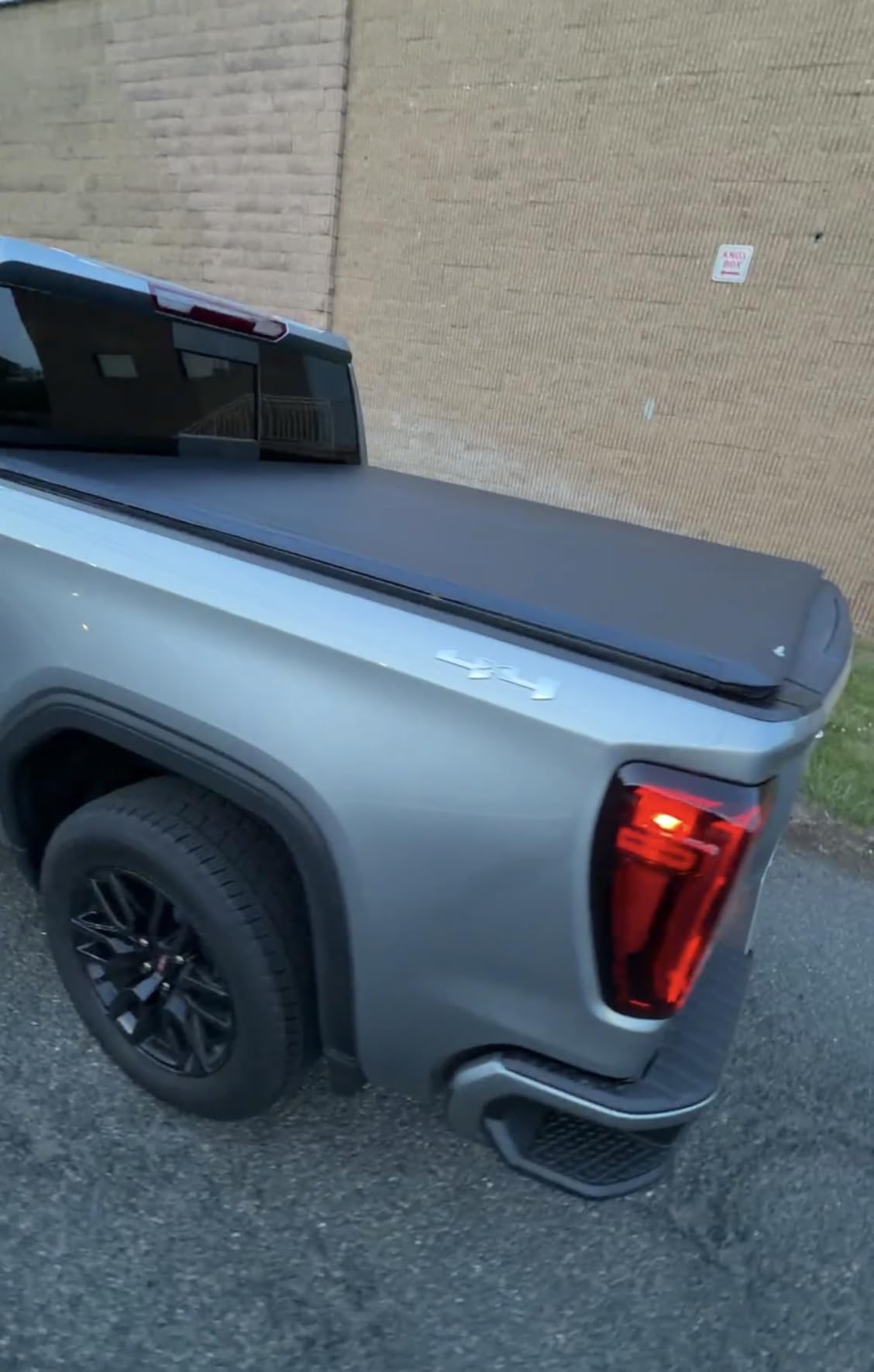 YITAMOTOR Soft Roll Up Tonneau Cover Fit for 2019-2026 Silverado 1500 5.8ft customer photo 1