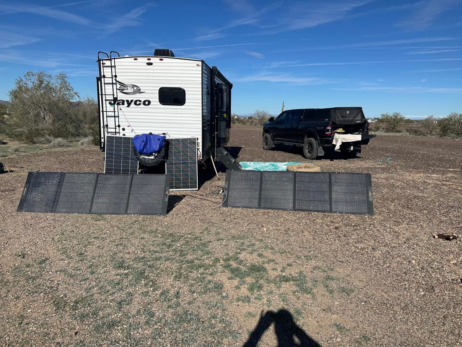 BLUETTI 200W Solar Panel for Solar Generator EB3A AC2A AC50B AC70 AC180 AC200L Elite 200 V2 AC300 AC500 B300K, Foldable Solar Charger with Adjustable Kickstands for RV, Camping, Blackout customer photo 1