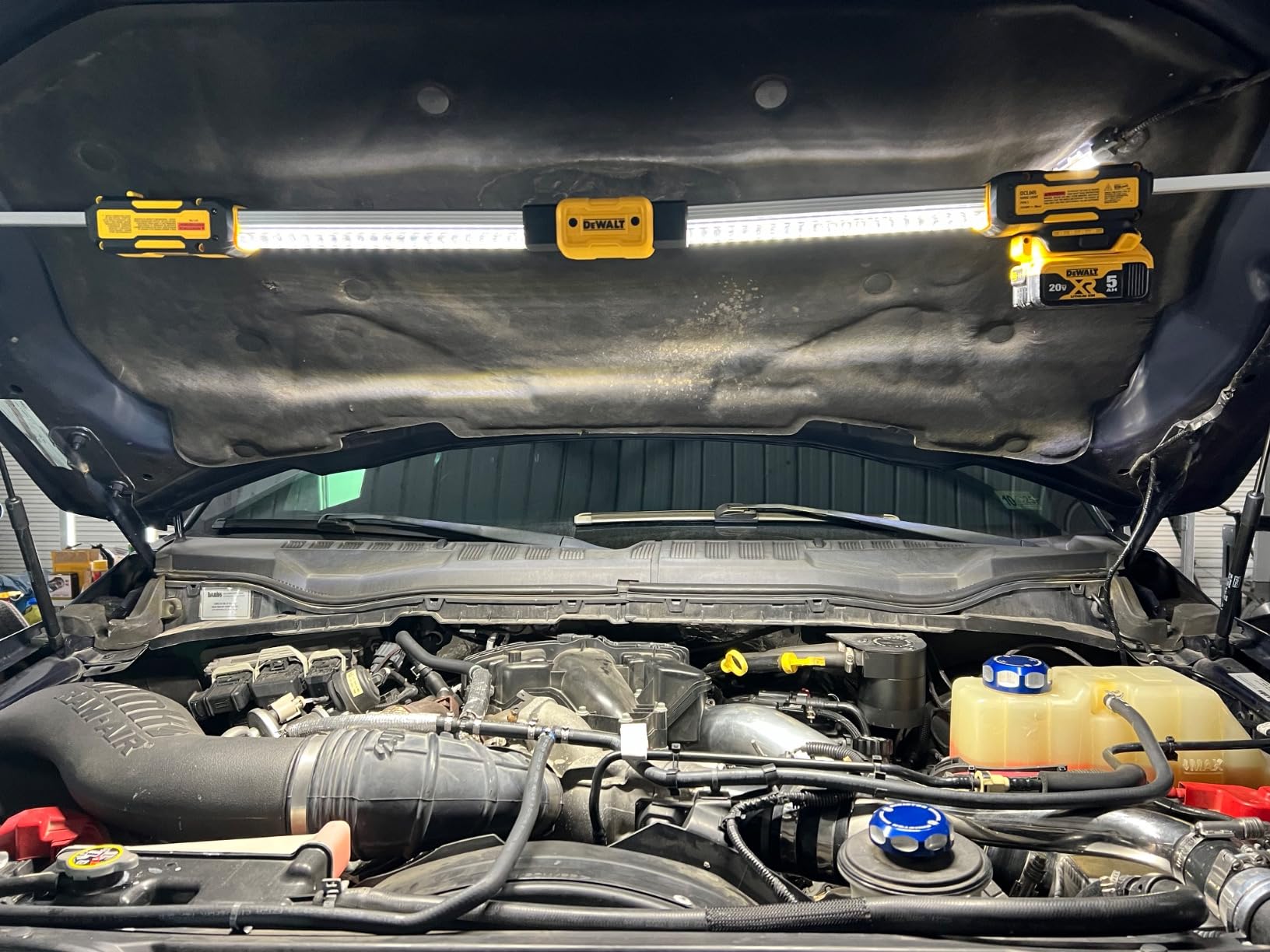 DEWALT 12V/20V MAX Cordless Hood Light, Mechanic Work Light, LED, Bare Tool Only (DCL045B) customer photo 1