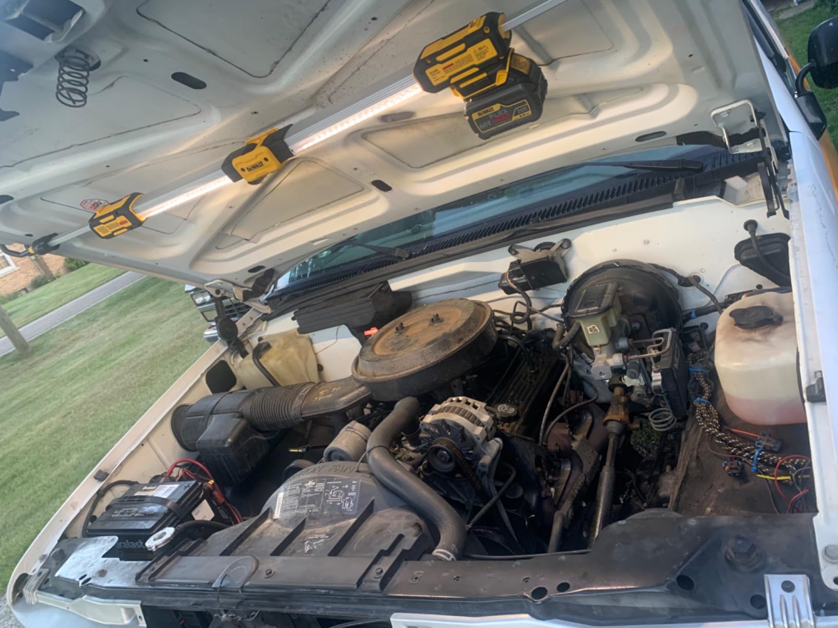 DEWALT 12V/20V MAX Cordless Hood Light, Mechanic Work Light, LED, Bare Tool Only (DCL045B) customer photo 2