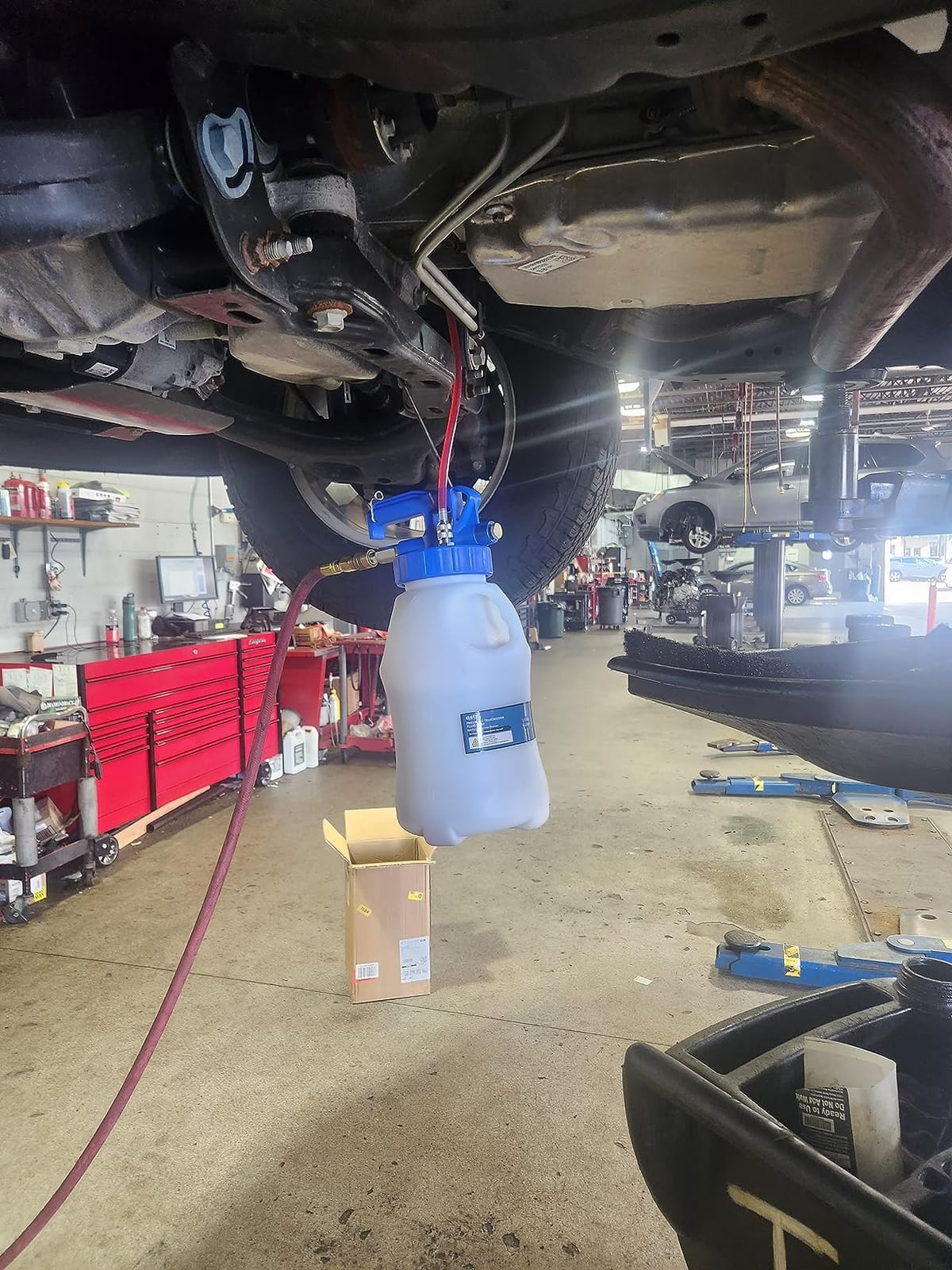 OMT 1.6 Gallon Vacuum Fluid Evacuator and Filler Set with 15 ATF Adapters customer photo 1