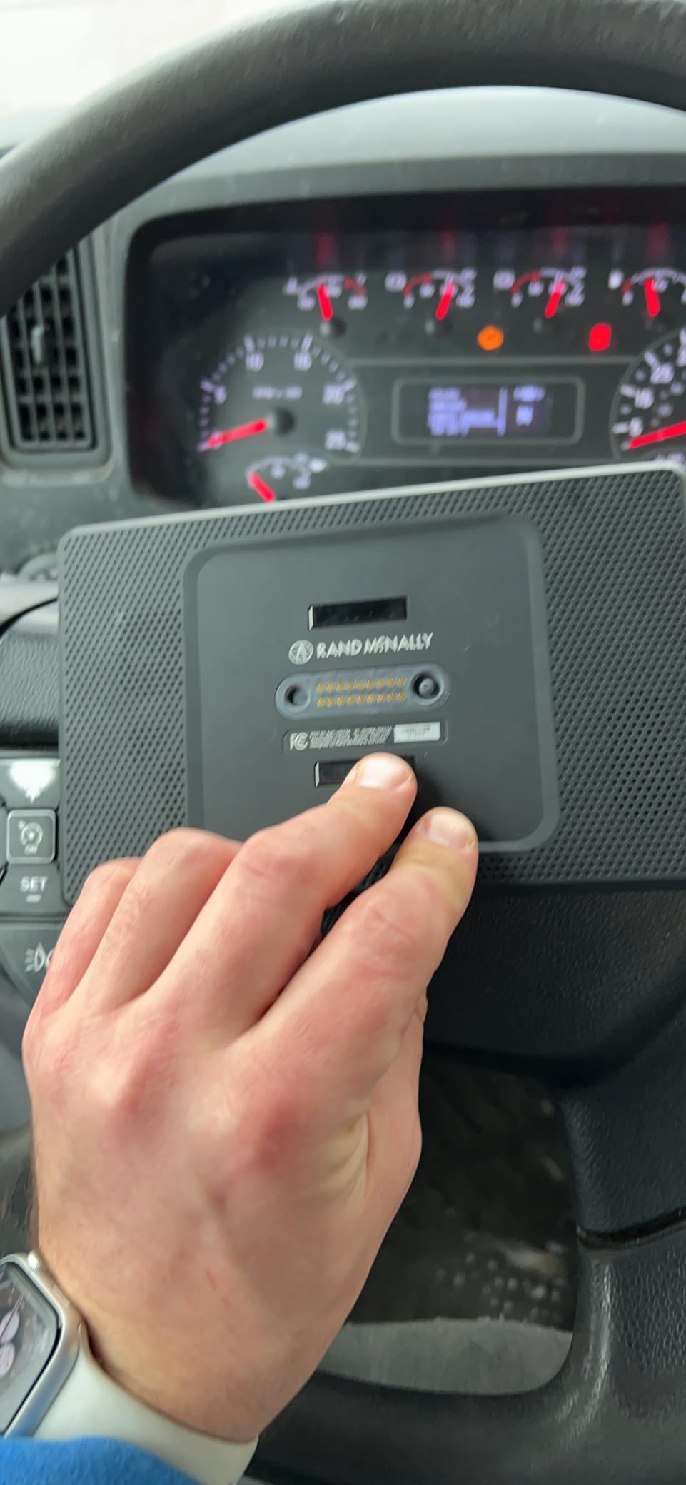 Rand McNally TND 750 7-inch GPS Truck Navigator with Built-in Dash Cam, Easy-to-Read Display and Custom Truck Routing (Renewed) customer photo 1