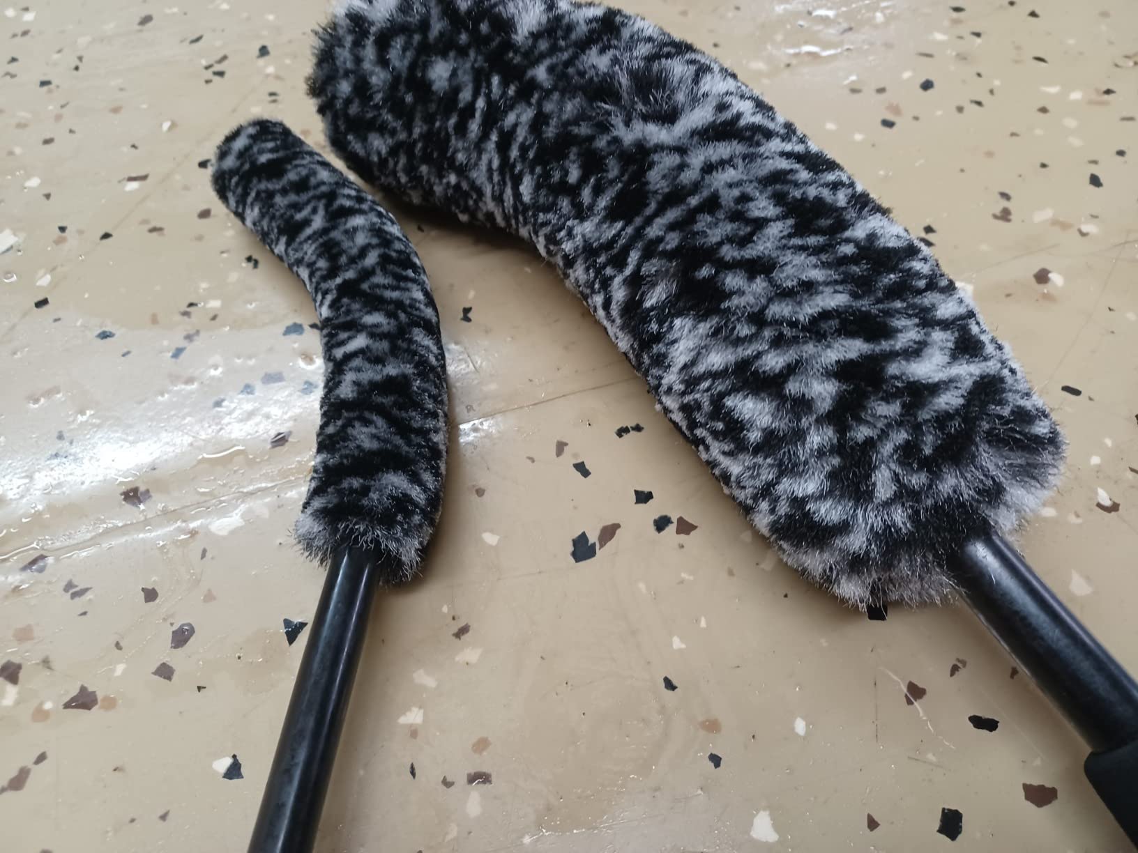 ExoForma Bendable Brush Set - Unique Adjustable 2-Piece Wheel Brush Set Cleans Behind Wheels - Tough Yet Gentle Wool Fiber + No-Scratch Rubber Tip Safe for All Wheel Types - Comfy Ergonomic Grip customer photo 1