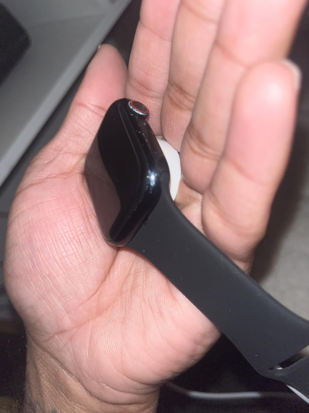 Apple Watch Series 8 [GPS + Cellular, 45mm] - Midnight Aluminum Case with Midnight Sport Band, M/L (Renewed) customer photo 1