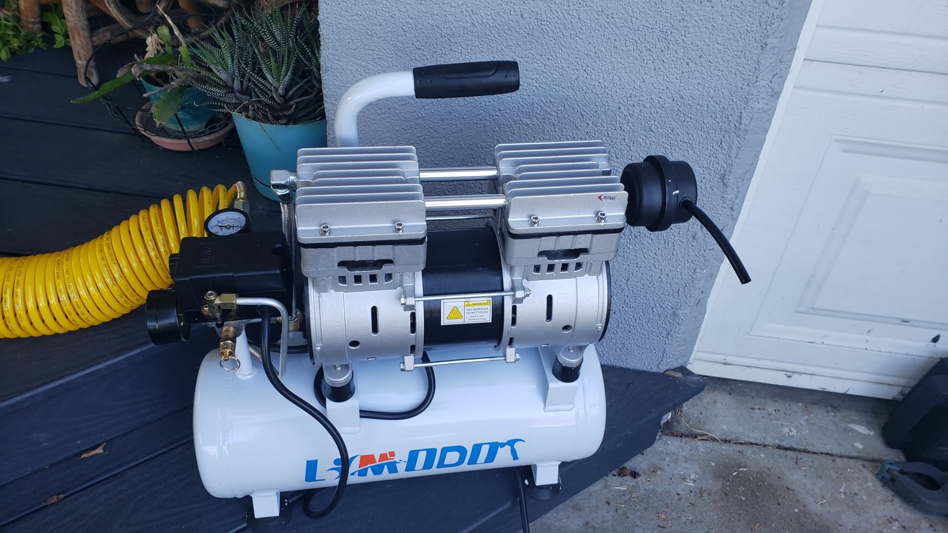 Ultra Quiet Air Compressor, 60 dB, 2.5 CFM @ 90 PSI, 2 Gallon Air Tank customer photo 2