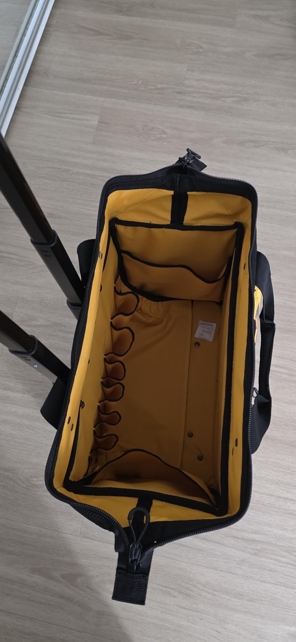 DEWALT 18 Inch Rolling Tool Storage Bag with 27 Pockets (DWST560107) customer photo 1