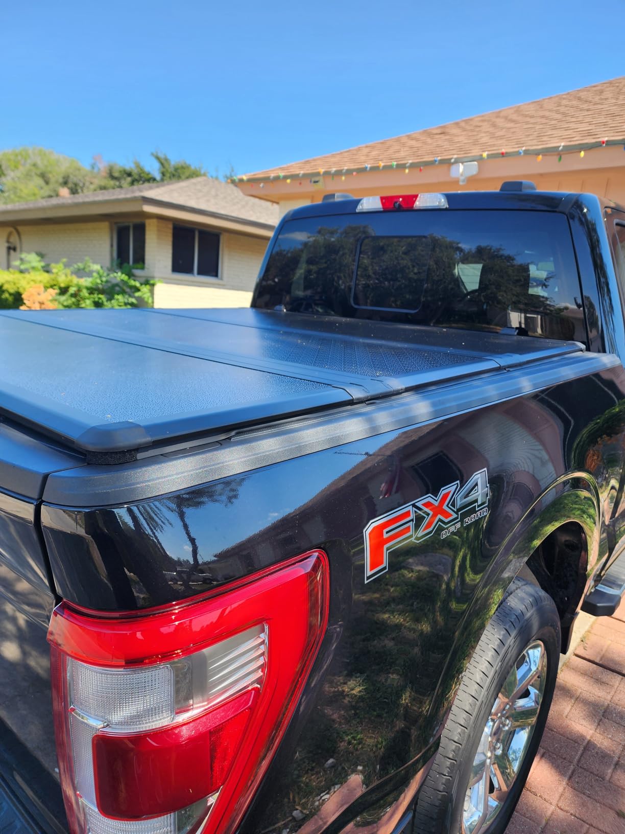 Hard Tri-Fold F150 Tonneau Cover for 2015–2026 Ford F-150 5.5ft Bed customer photo 2