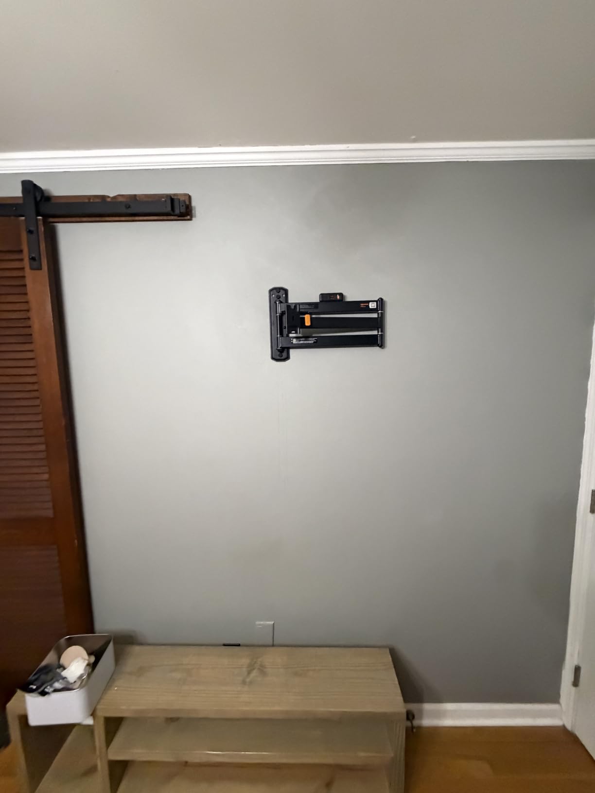Perlegear Corner TV Wall Mount Long Arm TV Mount Bracket for 37-75 Inch TVs customer photo 1