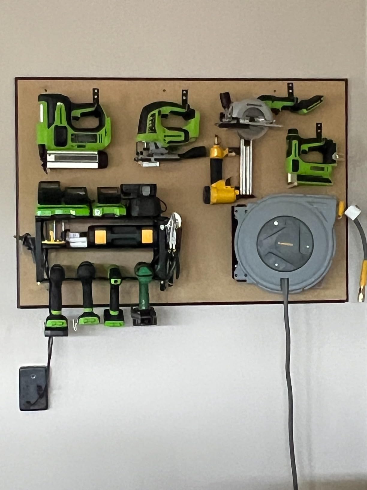 GLAHODEN Enclosed Retractable Air Hose Reel, 3/8 in x 80 Ft Hybrid Hose Air Compressor Hose Reel with 6 Ft Lead in Max 300 PSI Patented Design for Any Length Lock 180°Swivel Bracket Quick Coupler customer photo 1