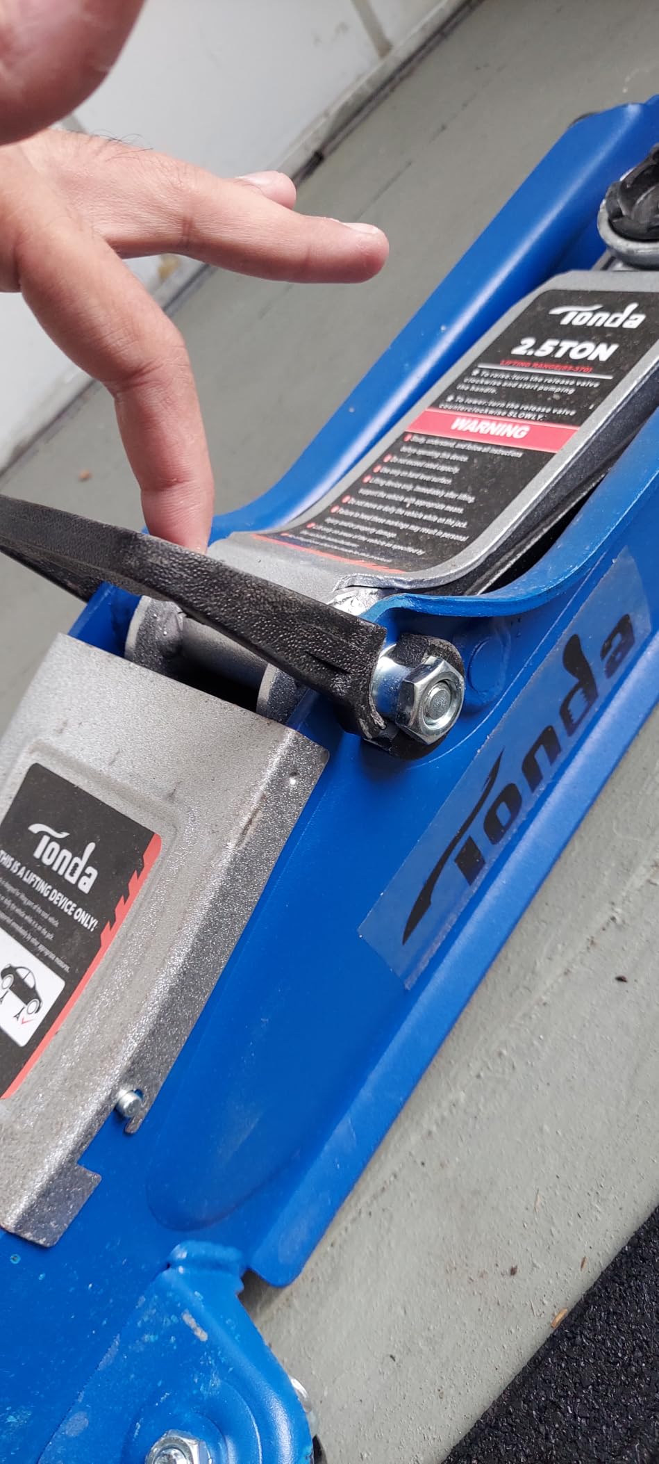 TONDA 2.5 Ton Low Profile Floor Jack, 5,000 Lb Hydraulic Car Jack customer photo 2