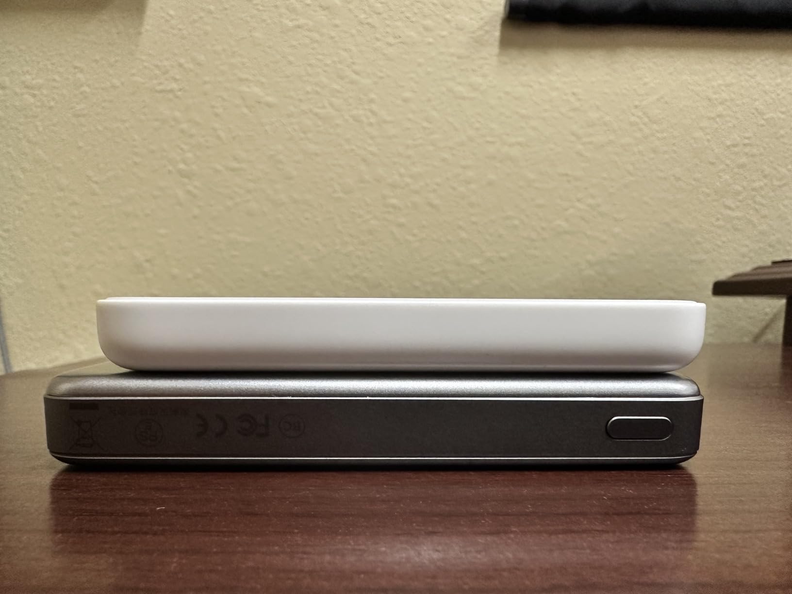TORRAS MiniMag Power Bank,Ultra-Slim 10,000mAh Magnetic Wireless Portable Charger, 22.5W Fast Charging iPhone 18 Pro Magnetic Battery Pack for iPhone 18 Pro Max/17 Pro/Air/16/15/14/13/12, Gray customer photo 2