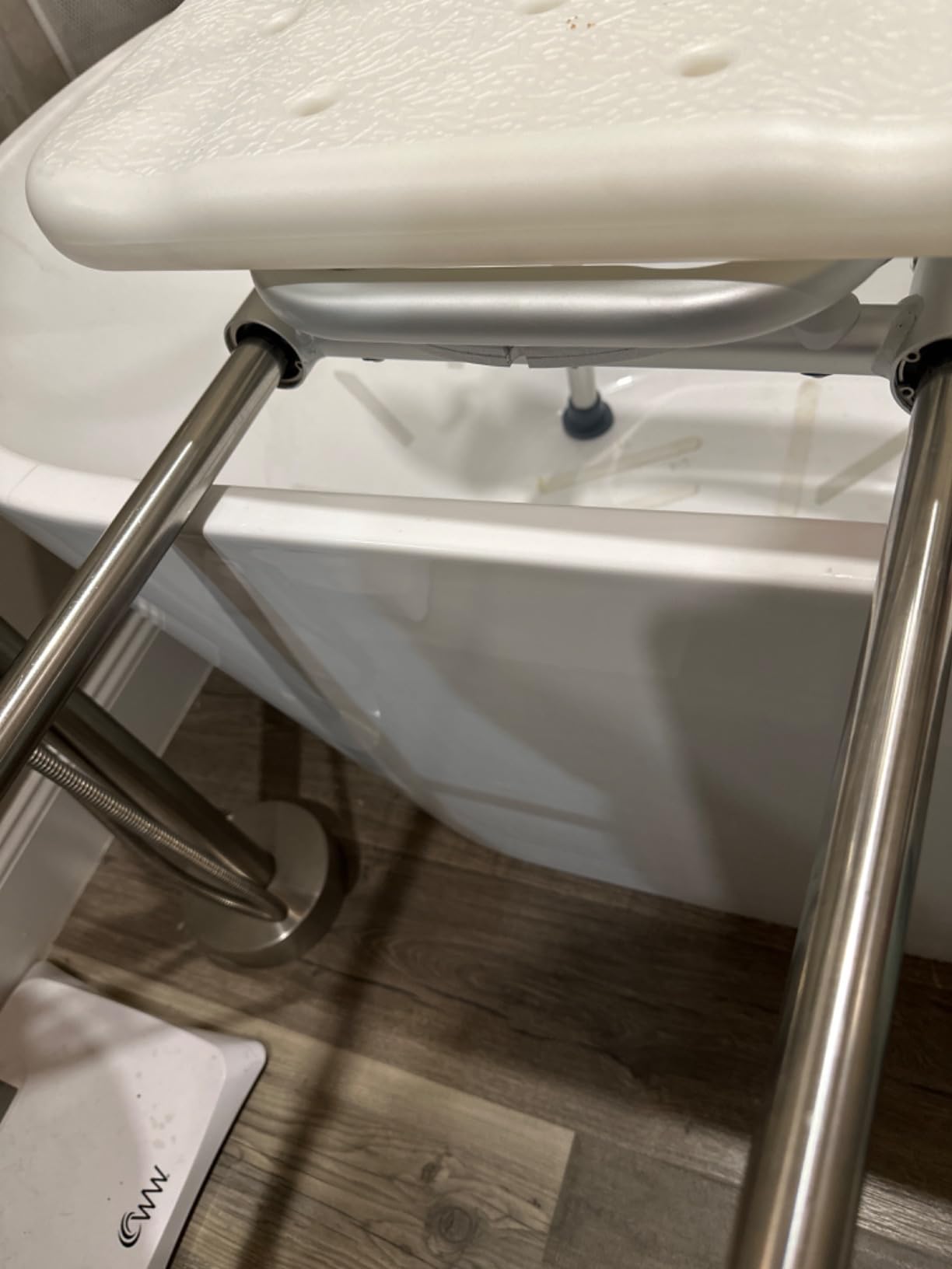 VEVOR Sliding Tub Transfer Bench with 360 Degree Swivel Seat, Height Adjustable Bathtub Transfer Bench with Armrest & Safety Belt, Non-Slip Rotating Shower Chair for Elderly Disabled, 400LBS Capacity customer photo 1