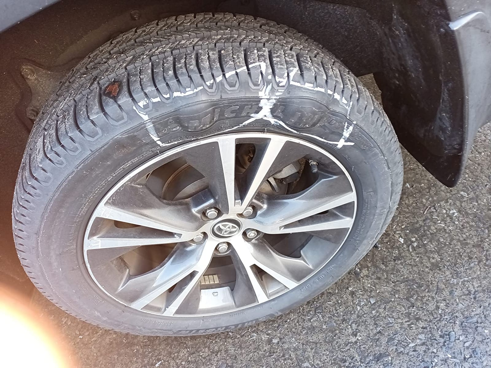 MICHELIN Defender2 All-Season Tire for Cars, Minivans, SUVs and Crossovers, 245/60R18/XL 109H customer photo 1