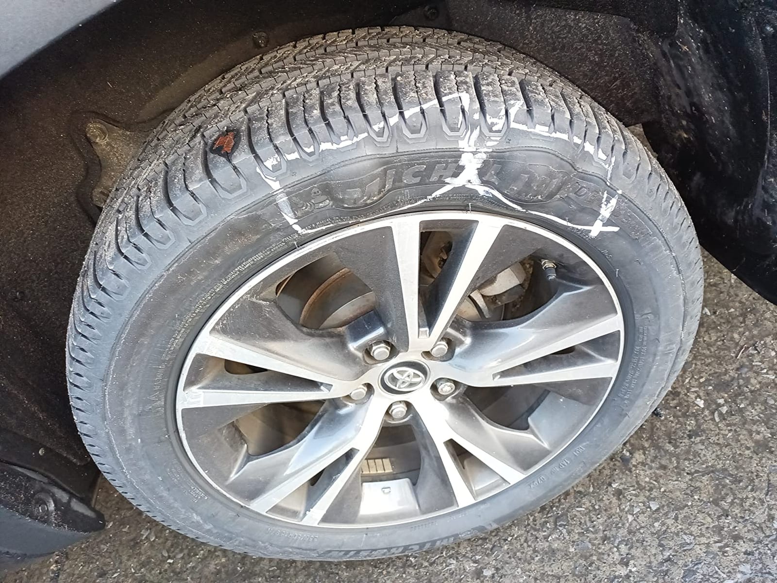 MICHELIN Defender2 All-Season Tire for Cars, Minivans, SUVs and Crossovers, 245/60R18/XL 109H customer photo 2