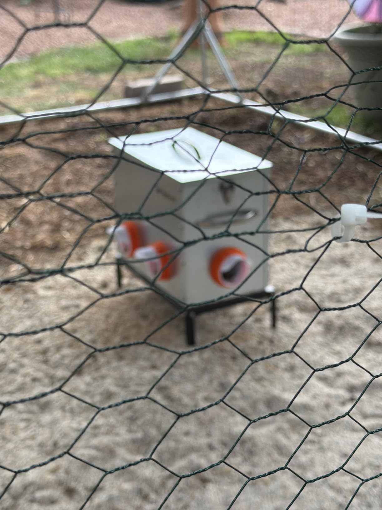 Metal Chicken Feeder 40lb, No Waste Automatic Chicken Feeder with Window, Galvanized Large Capacity Poultry Equipment, Rodent Proof, Rat Proof, Weatherproof Silo, Outdoor Coop, Comederos para Gallinas customer photo 1