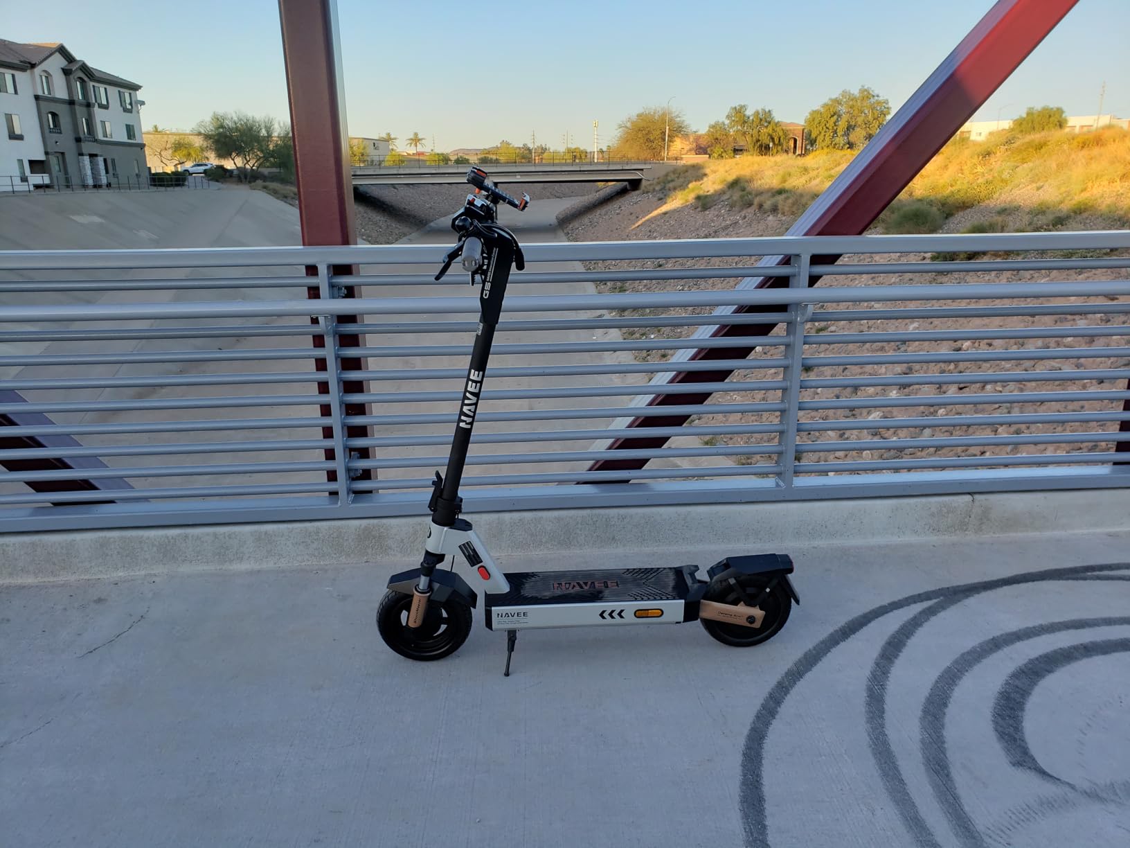 NAVEE V25/G5 Series Electric Scooter for Adults, 19 MPH &15.5-43 Miles, 600-1000W Motor, 10