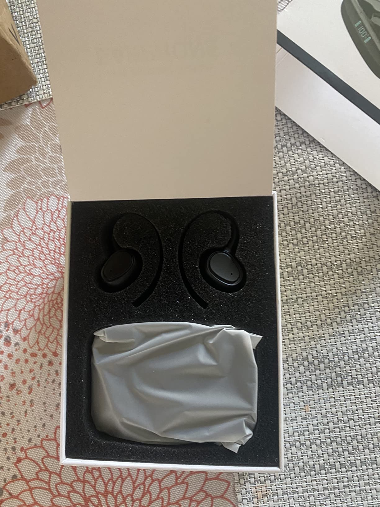 Ordtop Sport Wireless Earbuds with Earhooks, 70H Playtime, IPX8 Waterproof customer photo 1