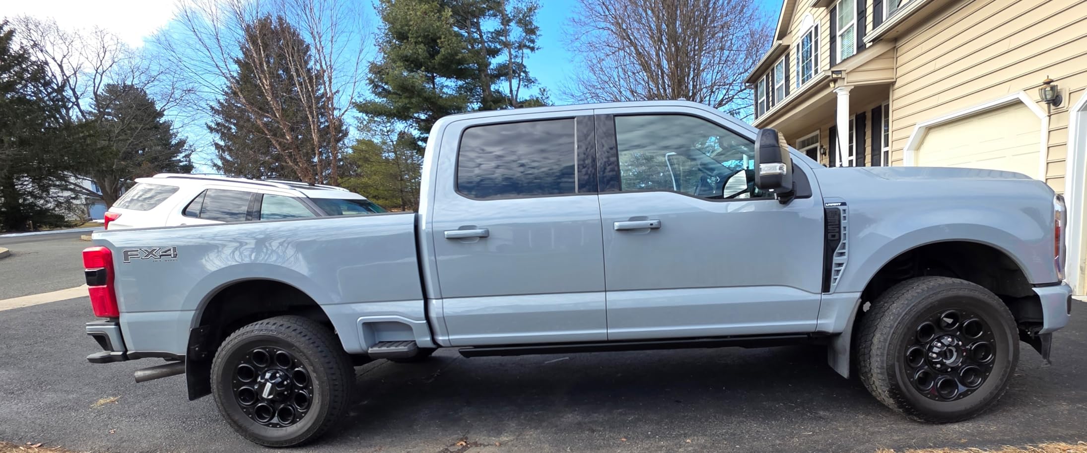 WOLFBOX Power Running Boards Chevy Silverado & GMC Sierra Crew Cab customer photo 1