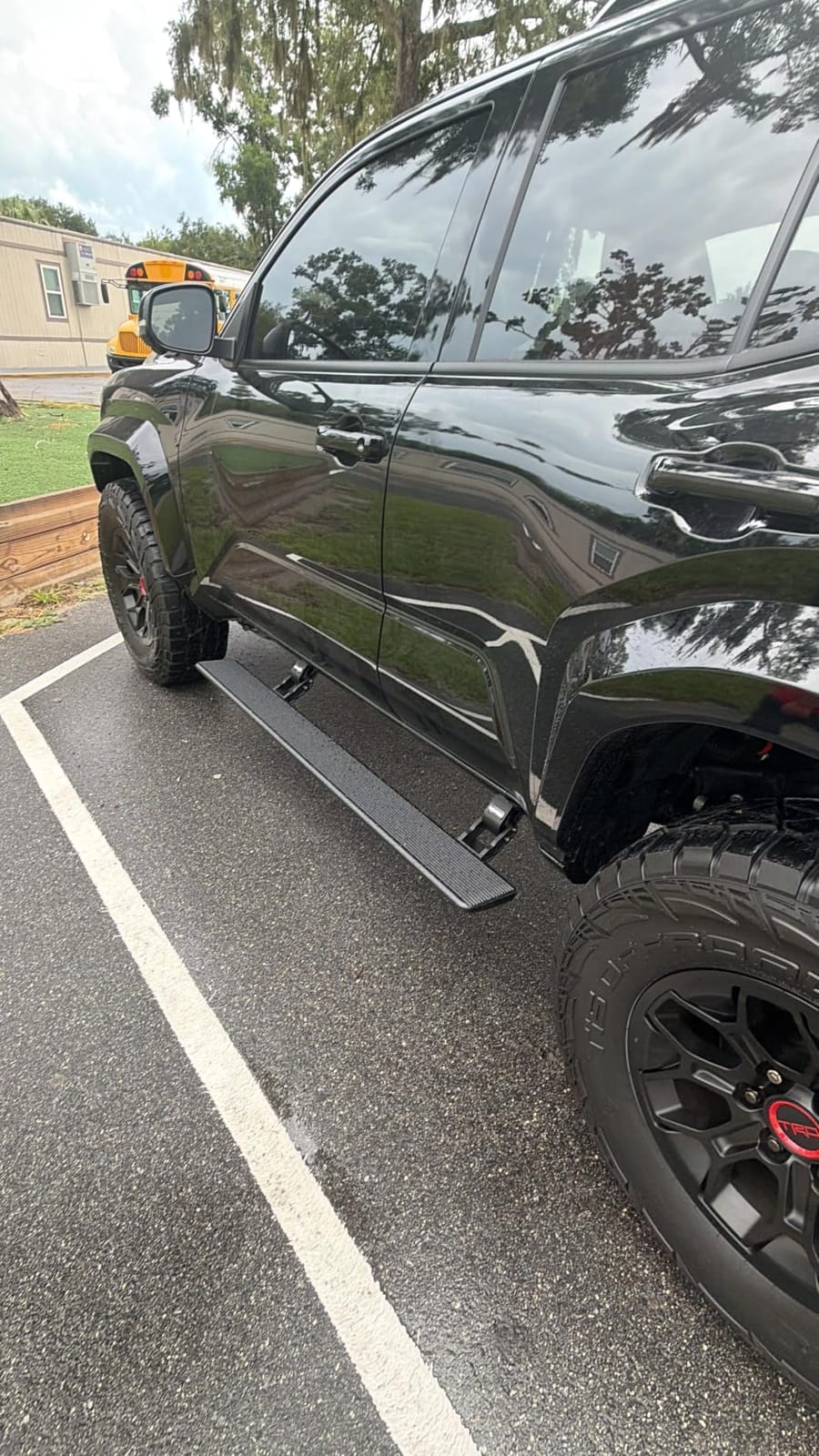 WOLFBOX Power Running Boards Chevy Silverado & GMC Sierra Crew Cab customer photo 2