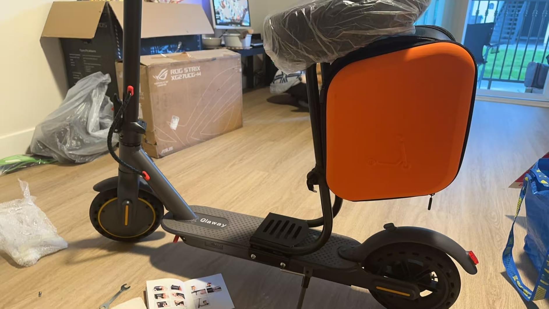 Qlaway 8.5'' Electric Scooter for Adults, 19MPH, 700W Peak Motor, 15/22 Miles Long Range, Dual Braking System, Smart APP, Portable & Foldable Adult Escooter for Daily Commuting & Short Trips customer photo 1